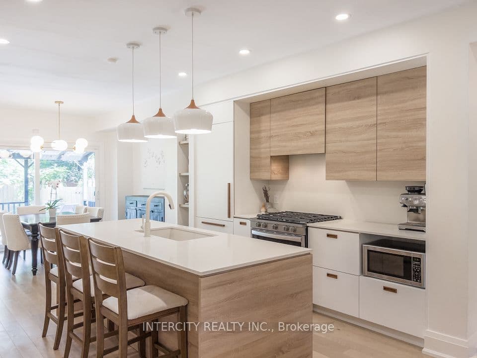 92 Dagmar Avenue, Toronto, ON M4M 1W2 – photo 3