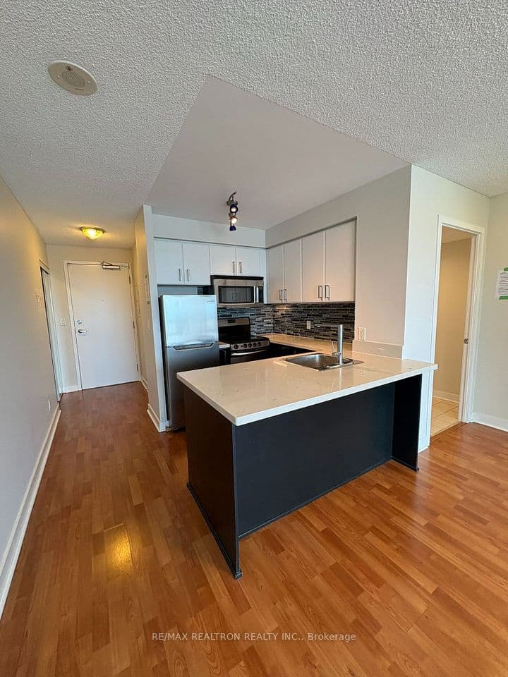 38 Lee Centre Drive 1502, Toronto, ON M1H 3K2 – photo 2