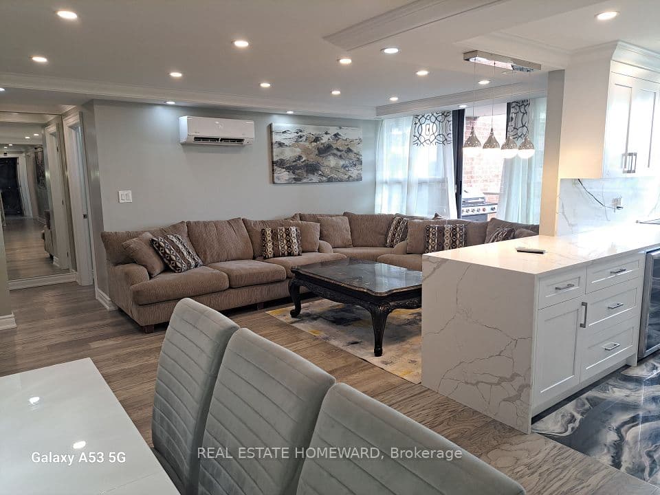 100 Wingarden Court 1810, Toronto, ON M1B 2P4 – main photo