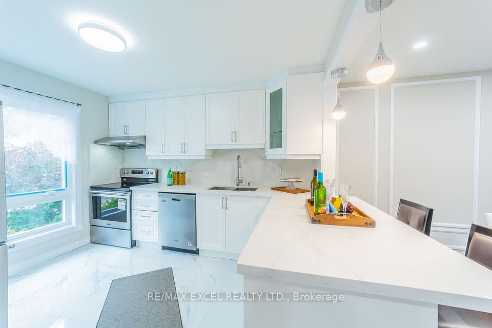 21 Livonia Place 112, Toronto, ON M1E 4W5 – photo 3