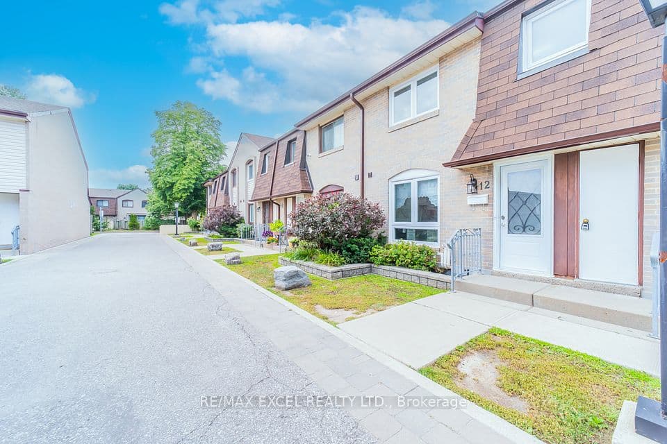 21 Livonia Place 112, Toronto, ON M1E 4W5 – main photo