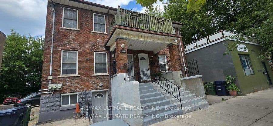 1554 Queen Street E, Toronto, ON M4L 1E8 – main photo