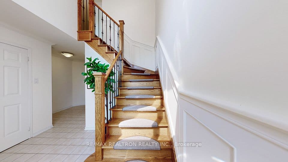 9 Cranston Manor Court, Toronto, ON M1J 3M7 – photo 3
