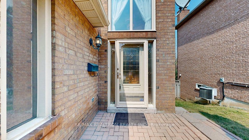 9 Cranston Manor Court, Toronto, ON M1J 3M7 – photo 2