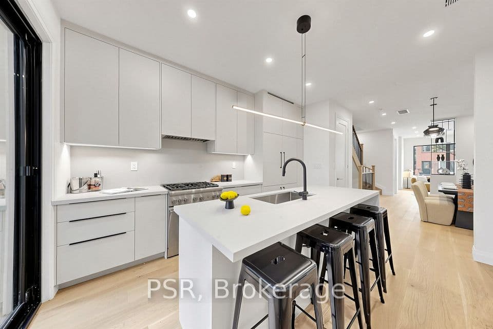 30 Winnifred Avenue, Toronto, ON M4M 2X3 – main photo