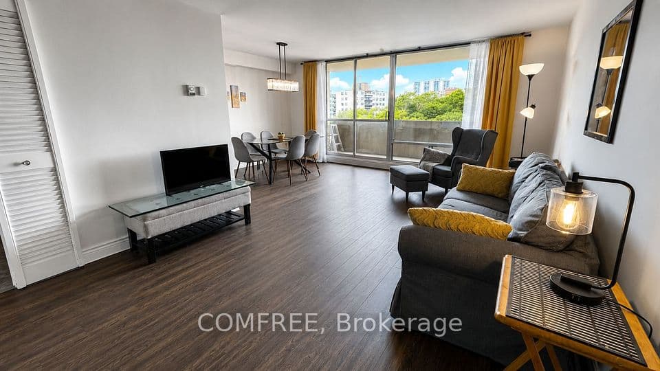 1 Massey Square 412, Toronto, ON M4C 5L4 – photo 3
