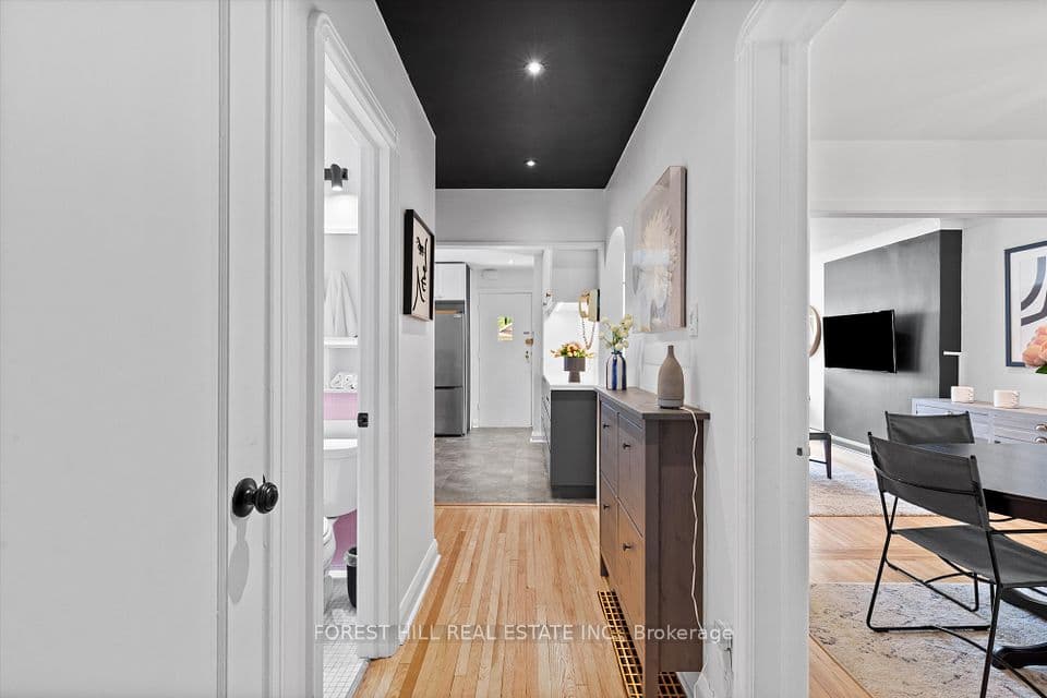 6 Barrett Road, Toronto, ON M4B 1V9 – photo 2