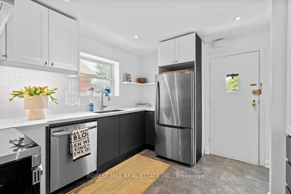 6 Barrett Road, Toronto, ON M4B 1V9 – photo 3