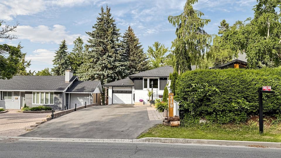 339 East Avenue, Toronto, ON M1C 2W5 – main photo