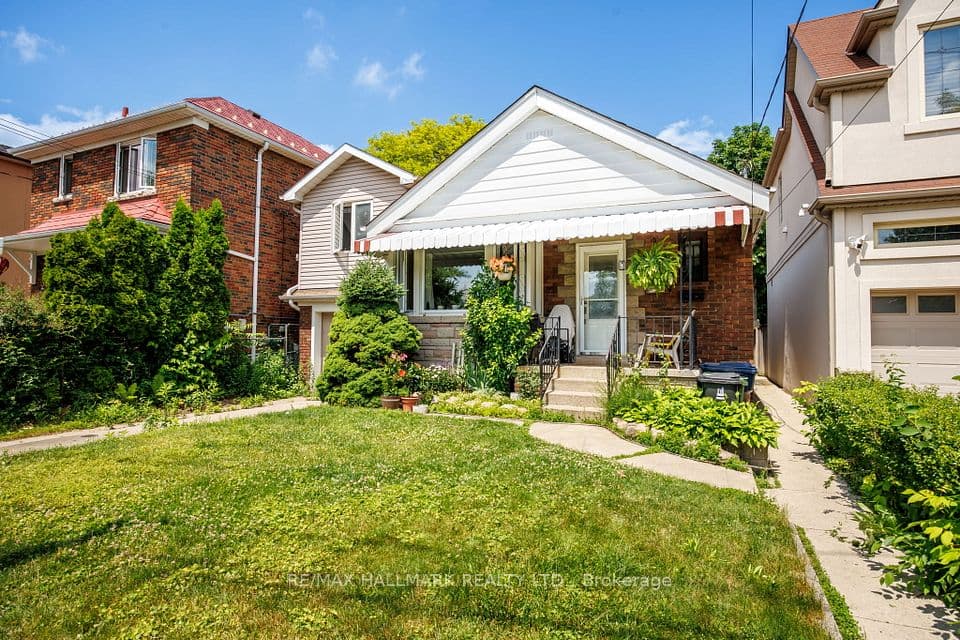 8 Davies Crescent, Toronto, ON M4J 2X5 – main photo