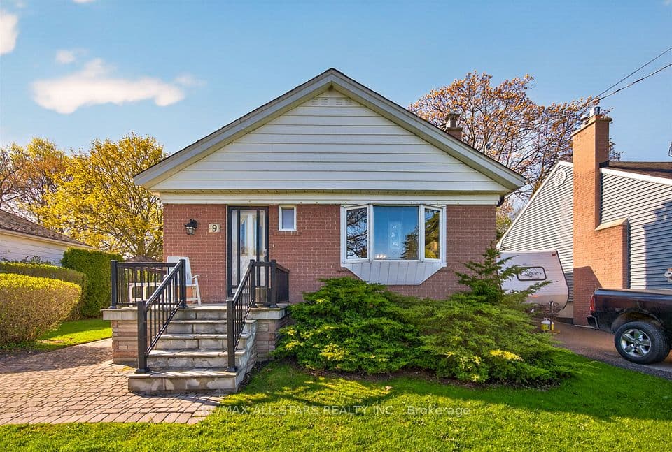 9 Martindale Road, Toronto, ON M1M 2B6 – main photo