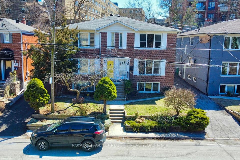 29 Love Crescent, Toronto, ON M4E 1V6 – main photo