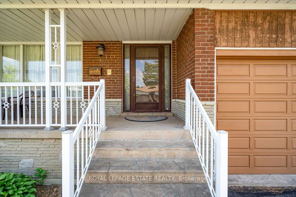17 Altair Avenue, Toronto, ON M1W 2R1 – photo 2