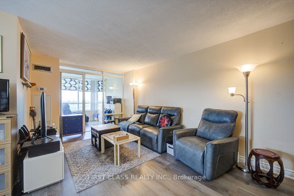 330 Alton Towers Circle 1112, Toronto, ON M1V 5H3 – photo 2