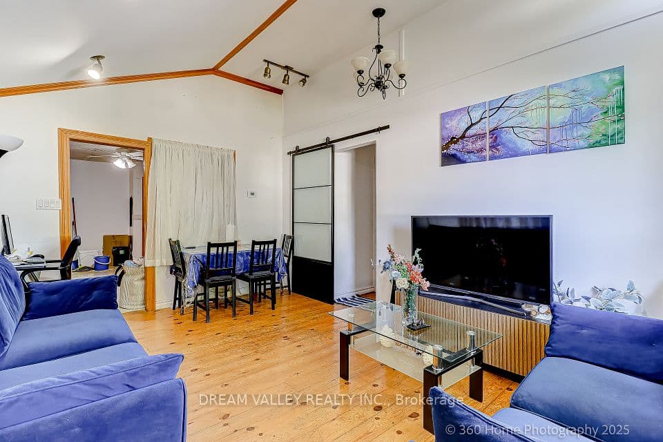 96 Laurel Avenue, Toronto, ON M1K 3J9 – photo 3