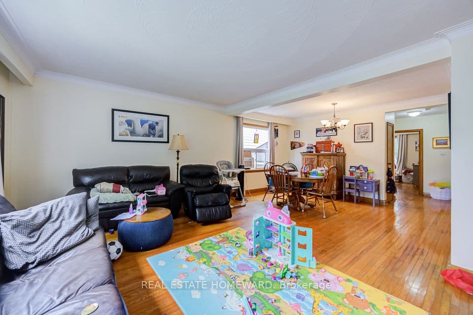 170 Wheeler Avenue, Toronto, ON M4L 3V4 – photo 3