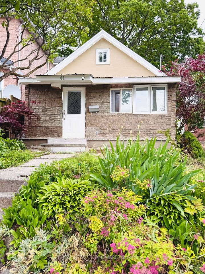 41 Patterson Avenue, Toronto, ON M1L 3Y1 – main photo