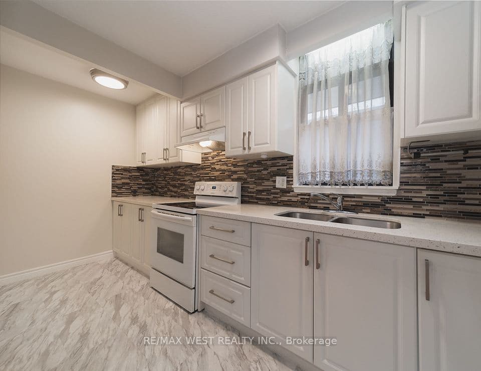 50 Old Kingston Road 1-202, Toronto, ON M1E 4Y1 – main photo