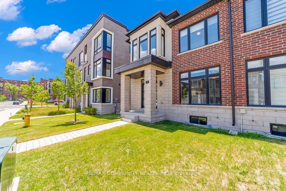 10 Liam Foudy Court, Toronto, ON M1P 0G3 – photo 2
