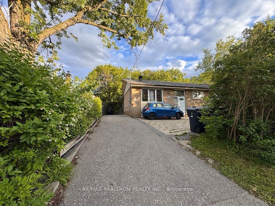 3833 Finch Avenue E, Toronto, ON M1T 3E8 – main photo