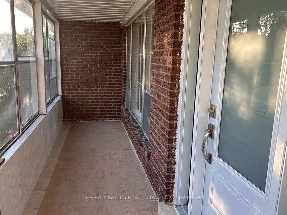 205 Vauxhall Drive, Toronto, ON M1P 1R6 – photo 2