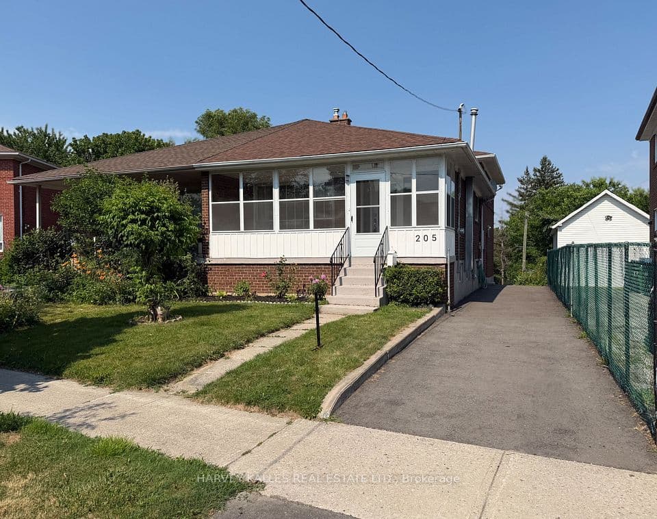 205 Vauxhall Drive, Toronto, ON M1P 1R6 – main photo
