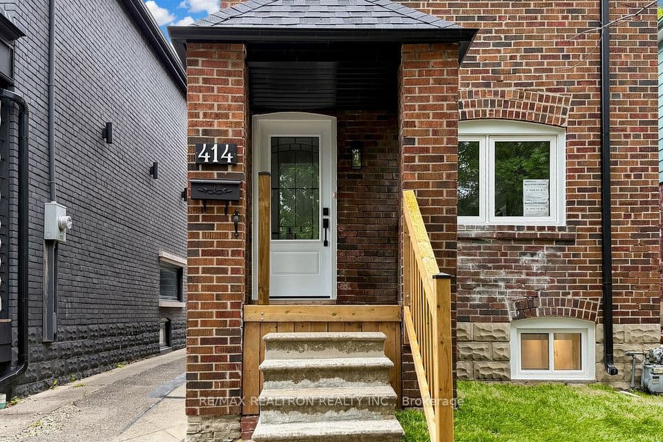 414 Mortimer Avenue, Toronto, ON M4J 2E9 – photo 3