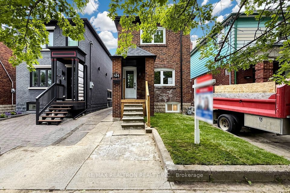 414 Mortimer Avenue, Toronto, ON M4J 2E9 – photo 2