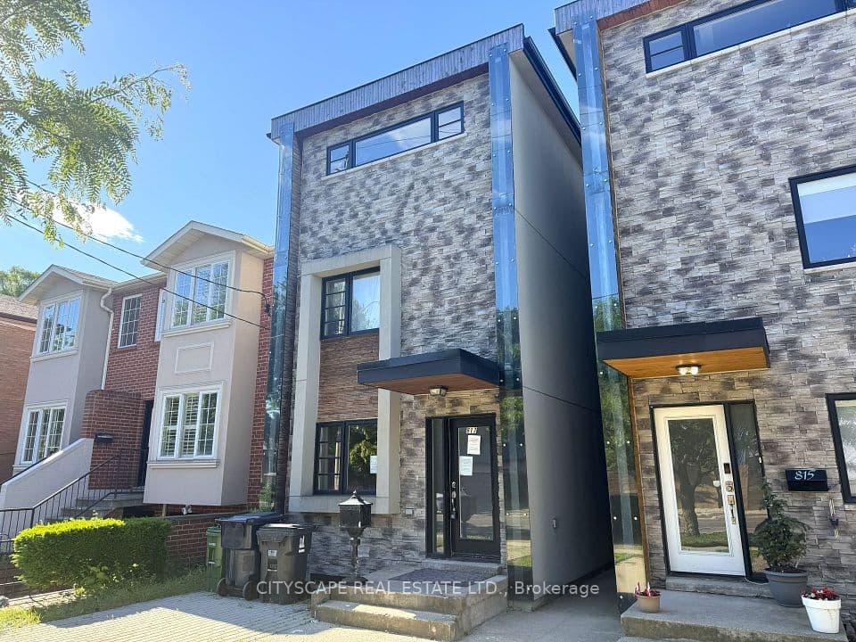 817 Cosburn Avenue, Toronto, ON M4C 2V9 – main photo