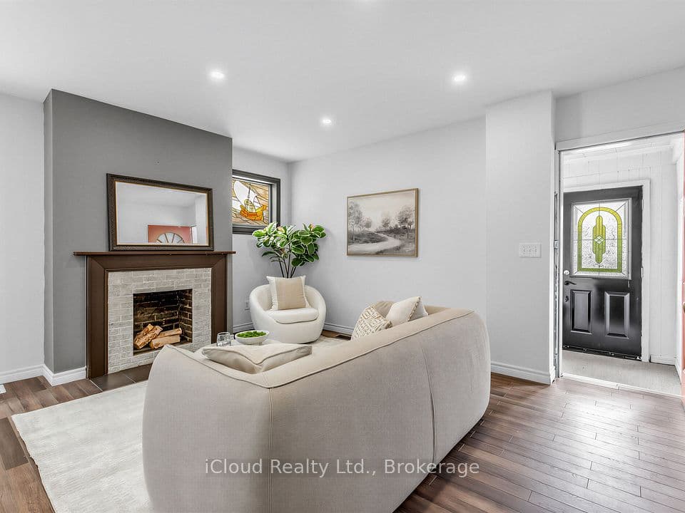 1303 Woodbine Avenue, Toronto, ON M4C 4E8 – photo 3