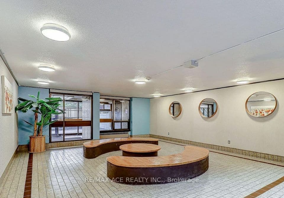 3 Massey Square 906, Toronto, ON M4C 5L5 – photo 3