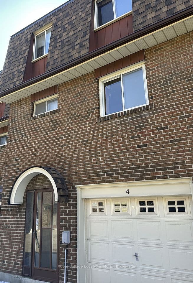 431 Military Trail 4, Toronto, ON M1E 4E8 – main photo