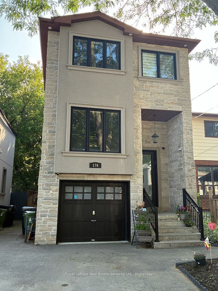 176 Leyton Avenue, Toronto, ON M1L 3V6 – main photo