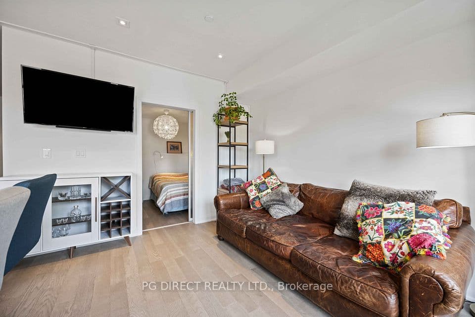 100 Coxwell Avenue 18, Toronto, ON M4L 0B5 – photo 3
