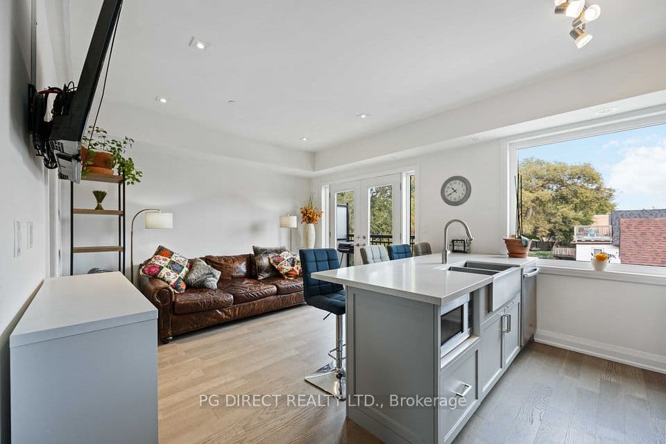 100 Coxwell Avenue 18, Toronto, ON M4L 0B5 – main photo