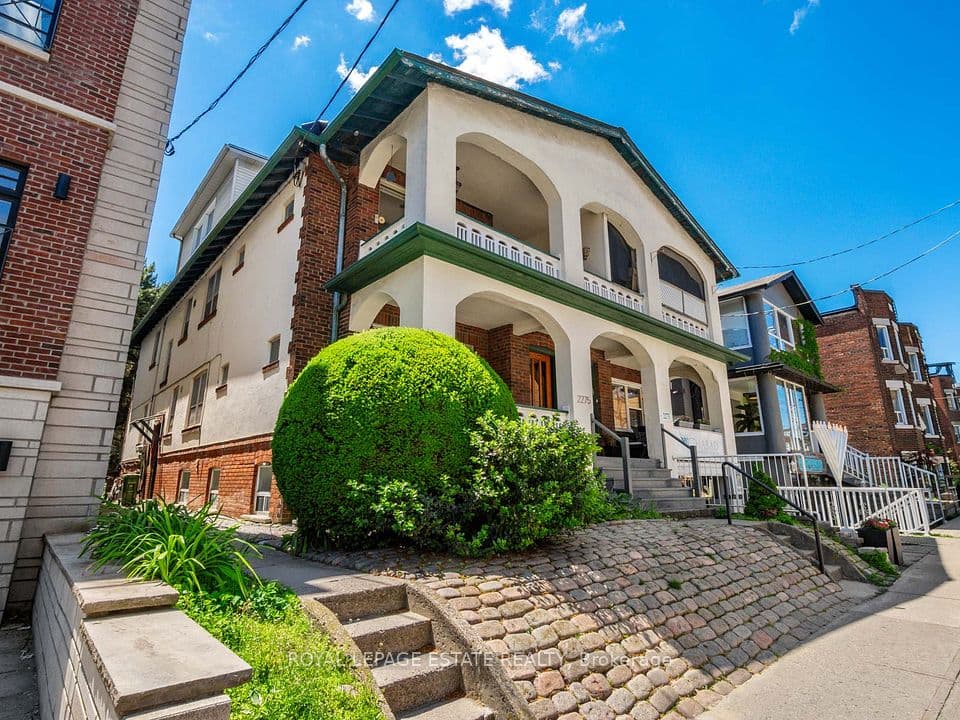 2275 Queen Street E, Toronto, ON M4E 1G5 – photo 3