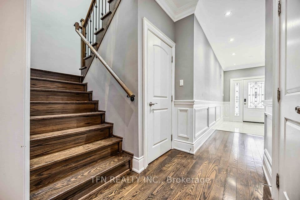282B Aylesworth Avenue, Toronto, ON M1N 2K2 – photo 3