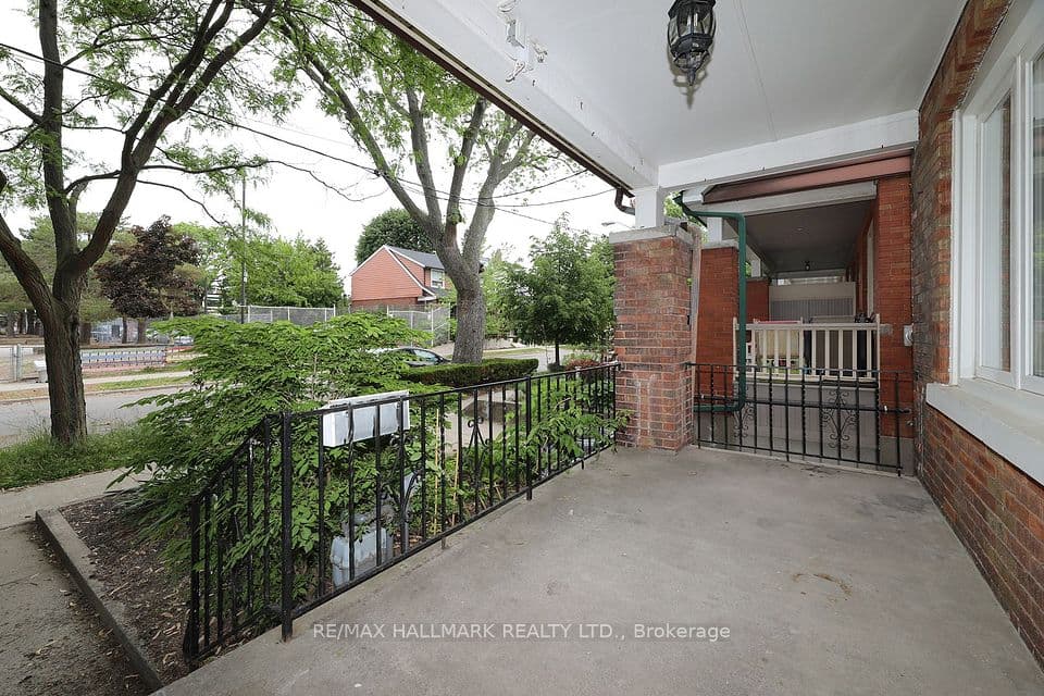 259 Wolverleigh Boulevard, Toronto, ON M4C 1S3 – photo 3