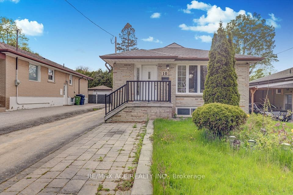 10 Blakemanor Boulevard, Toronto, ON M1J 2W4 – main photo