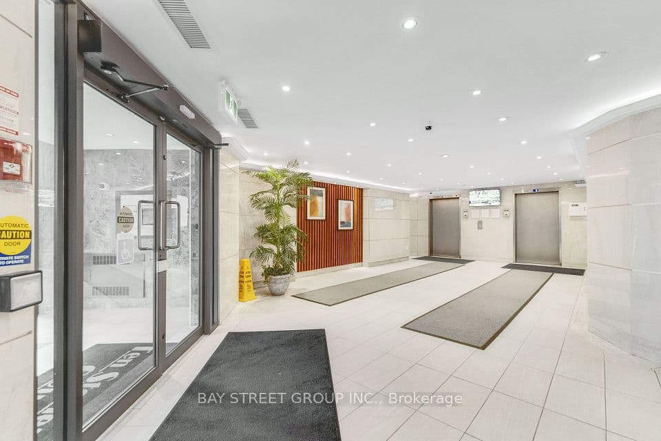 10 Stonehill Court 1207, Toronto, ON M1W 2X8 – photo 3