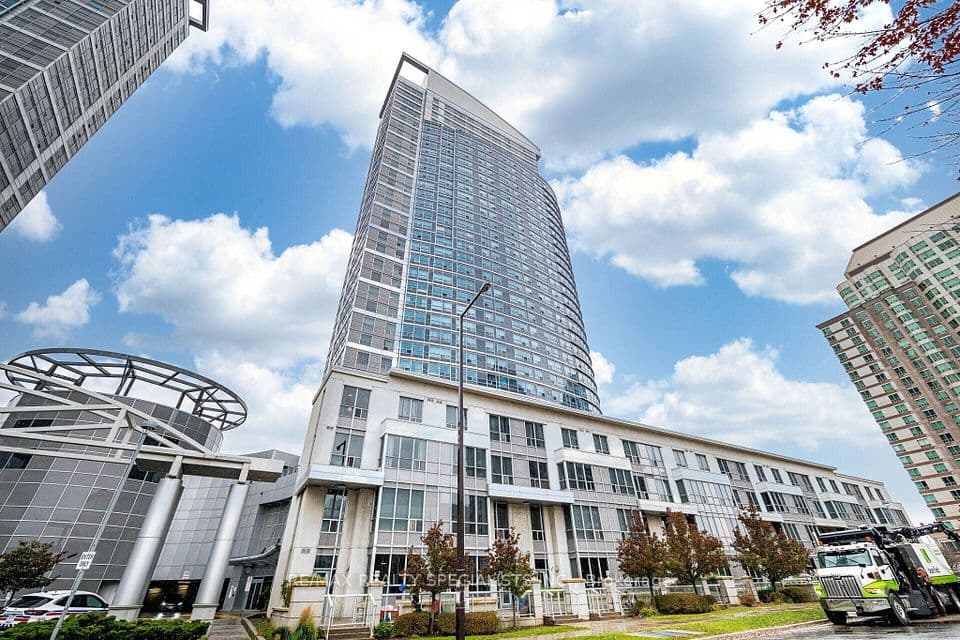 38 Lee Centre Drive 2803, Toronto, ON M1H 3J7 – main photo