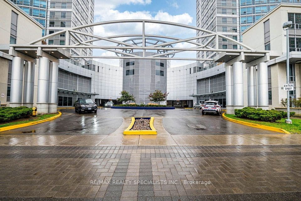 38 Lee Centre Drive 2803, Toronto, ON M1H 3J7 – photo 3