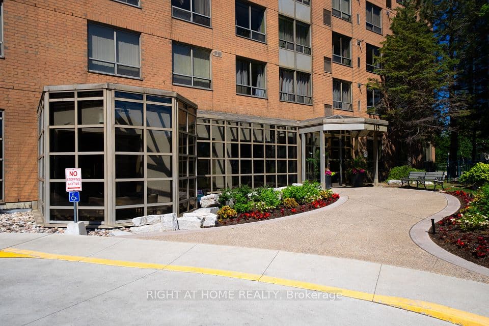 115 Omni Drive 709, Toronto, ON M1P 5B4 – photo 3
