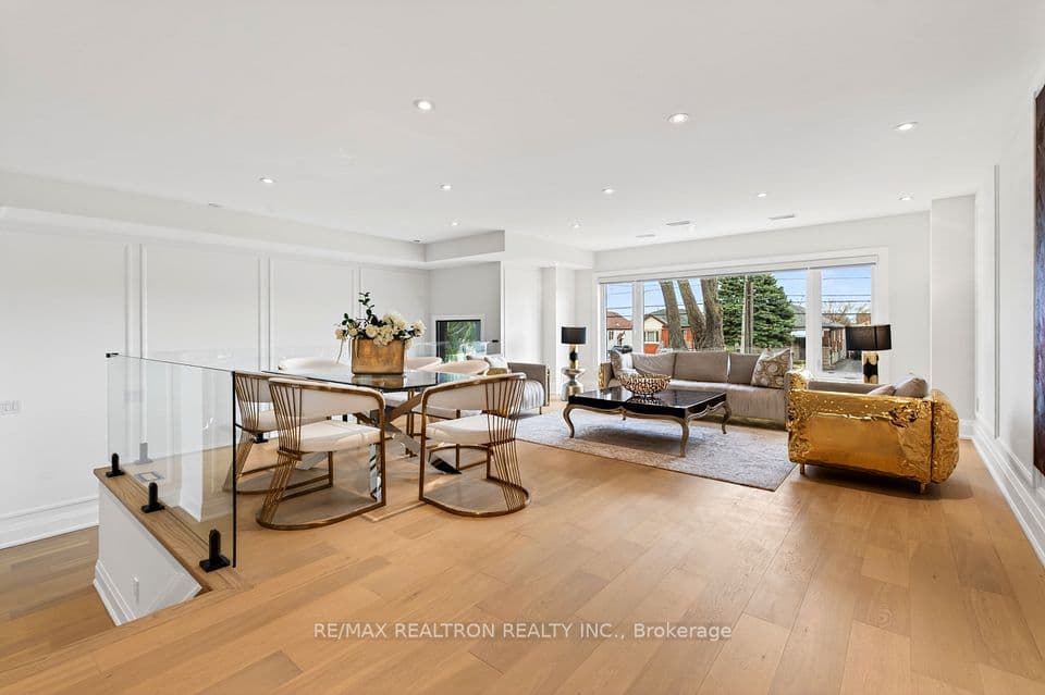 792 Midland Avenue, Toronto, ON M1K 4E7 – main photo
