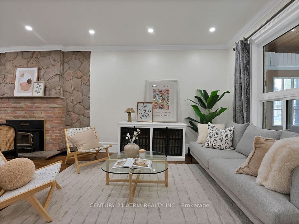 32 Rosevear Avenue, Toronto, ON M4C 1Z3 – main photo