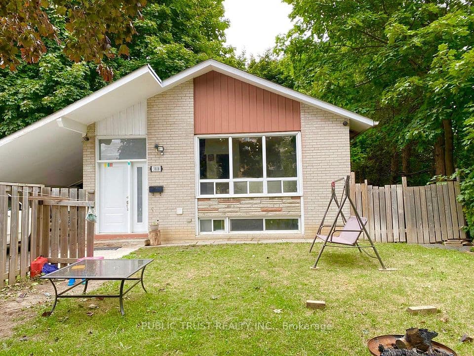 3818 Lawrence Avenue E, Toronto, ON M1G 1R6 – main photo