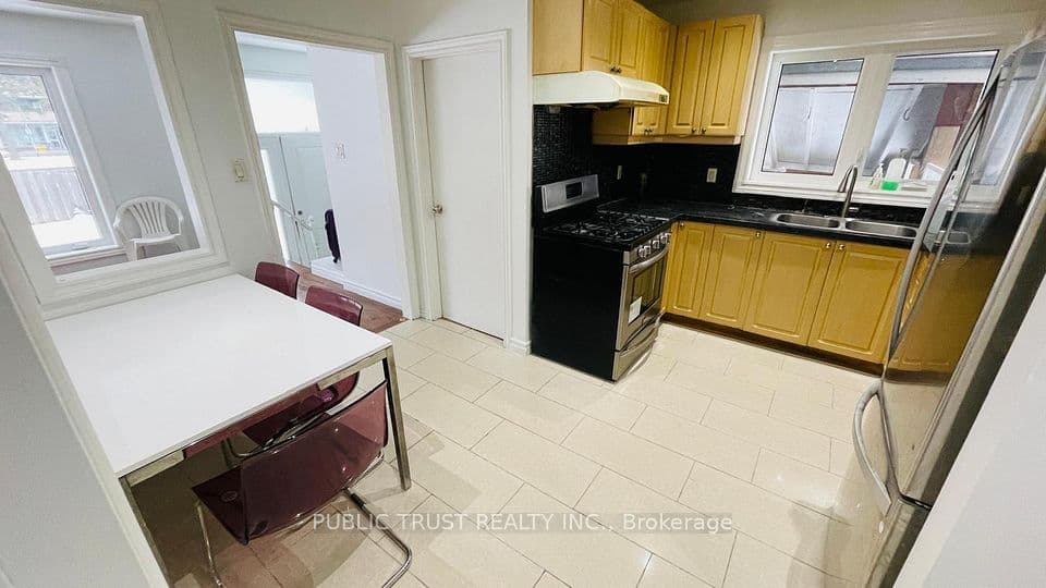 3818 Lawrence Avenue E, Toronto, ON M1G 1R6 – photo 2