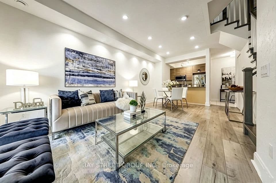 295 VILLAGE GREEN Square 60, Toronto, ON M1S 0L2 – photo 3