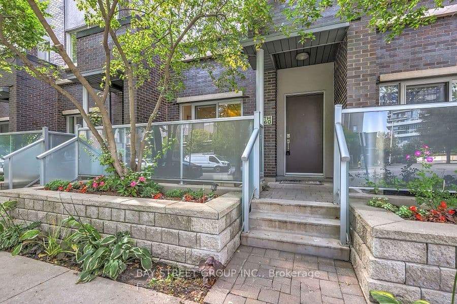 295 VILLAGE GREEN Square 60, Toronto, ON M1S 0L2 – main photo