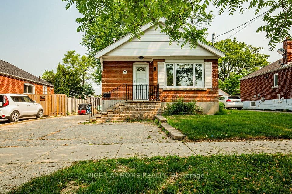 32 Florens Avenue, Toronto, ON M1L 1R6 – photo 2